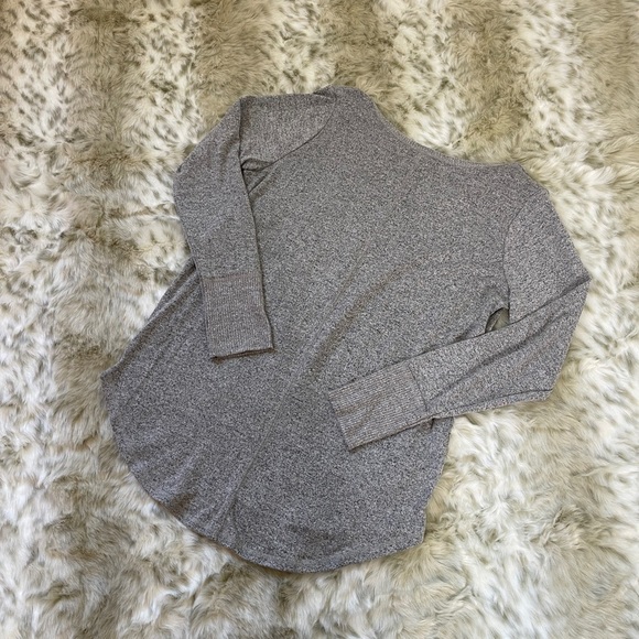NWT Abercrombie & Fitch Gray Long Sleeve Sweater - Picture 2 of 4